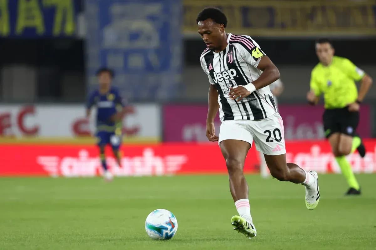 Juventus player dribbling ball during match action