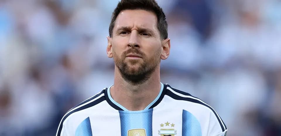 Lionel Messi in Argentina jersey before match