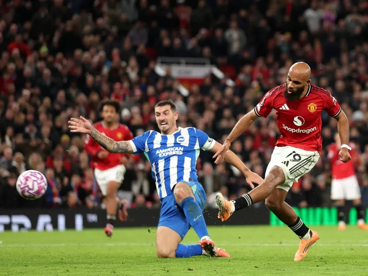 Brighton player challenges Manchester United forward