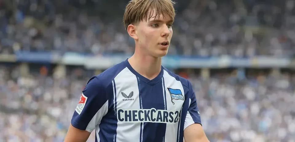 Player in Hertha BSC kit during match