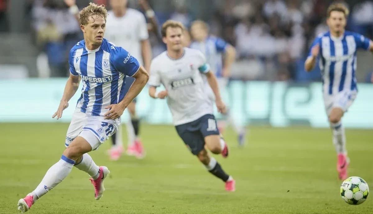 Lech Poznan player dribbling the ball during match