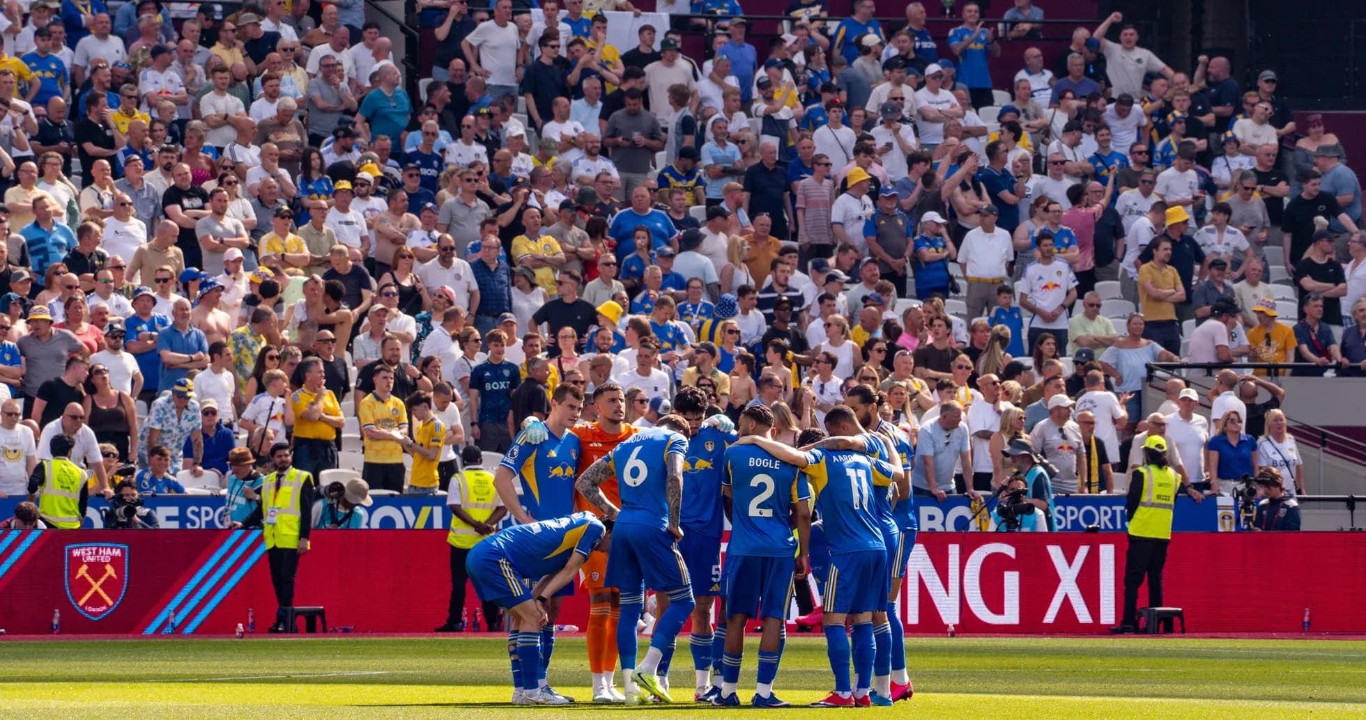 Leeds players huddling before the match
