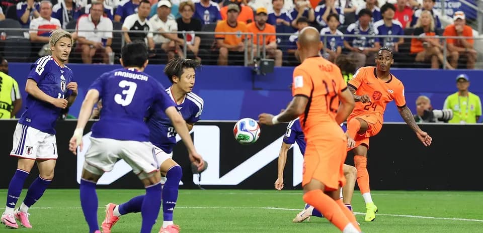 Players from Netherlands and Japan during World Cup match