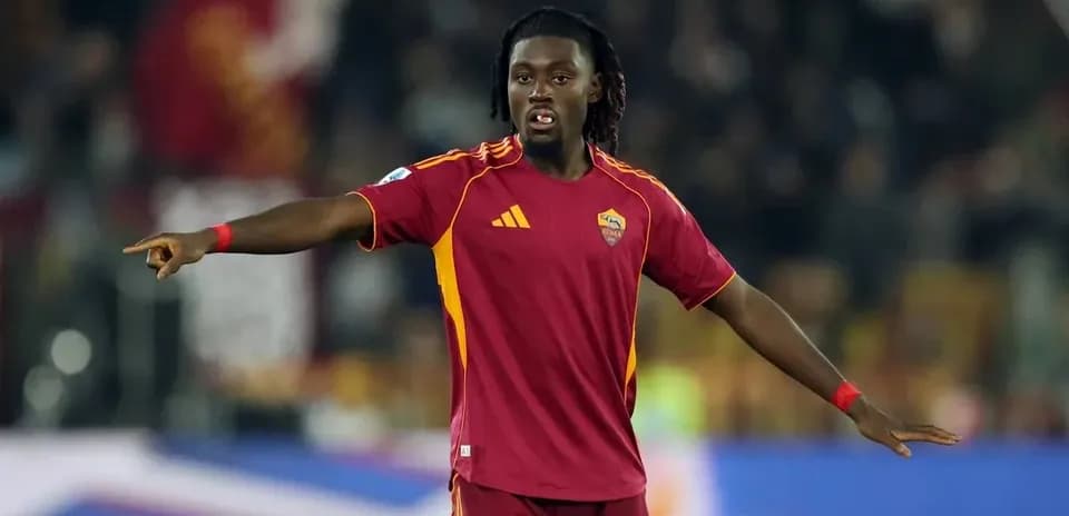 Player gesturing during AS Roma match