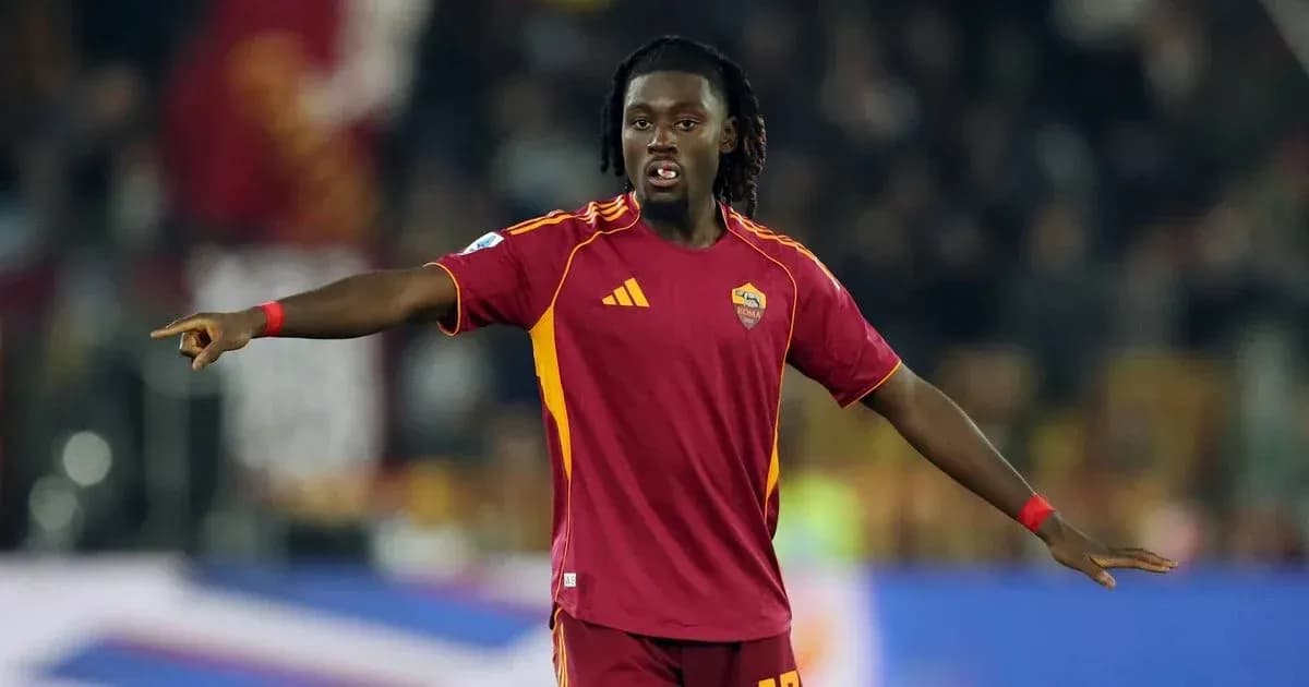 Player gesturing during AS Roma match
