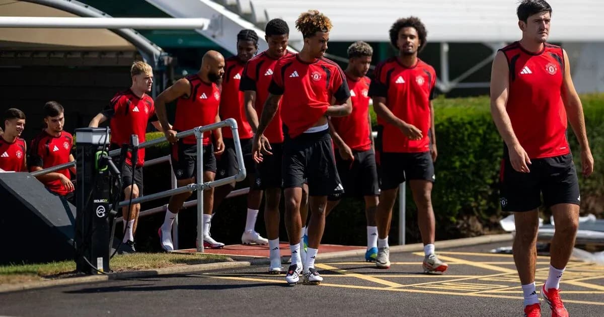 Manchester United players walking towards training session Manchester United players walking towards training session