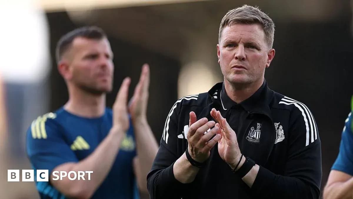Manager clapping during team appreciation moment Manager clapping during team appreciation moment
