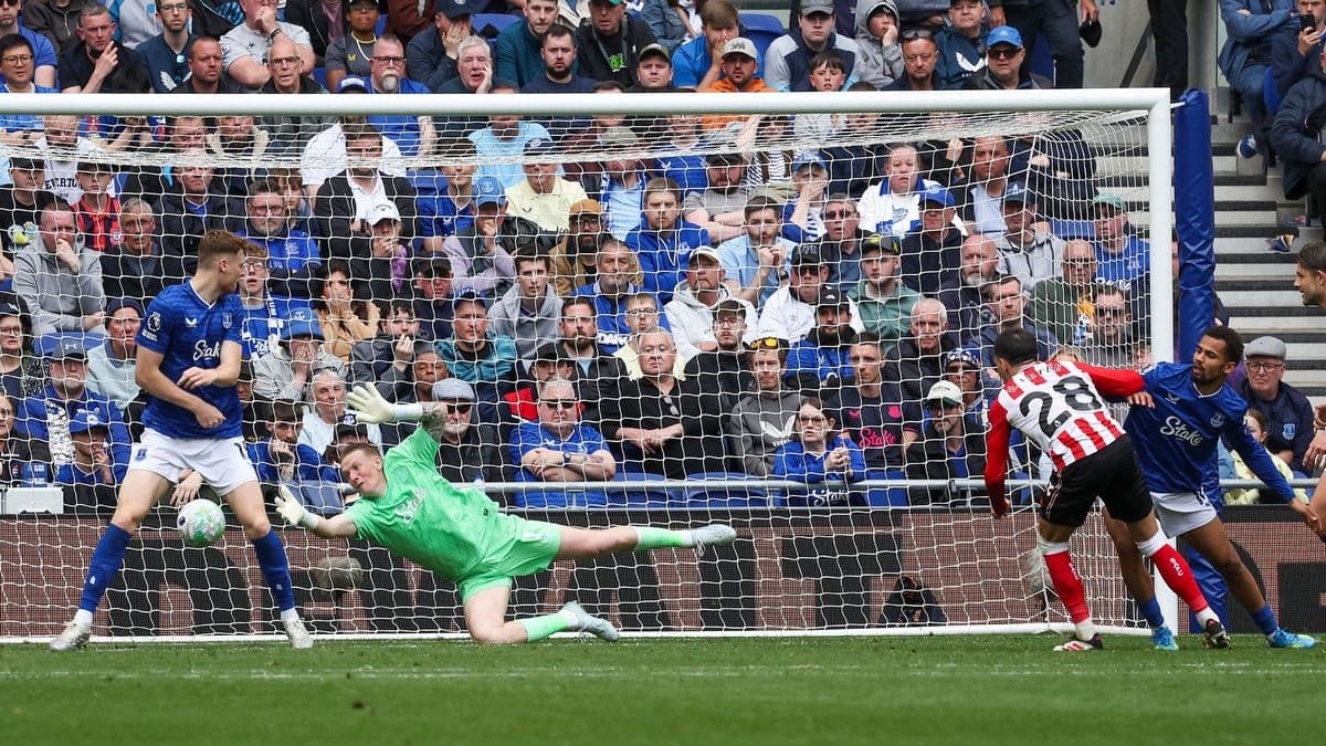 Everton goalkeeper saves a penalty shot Everton goalkeeper saves a penalty shot