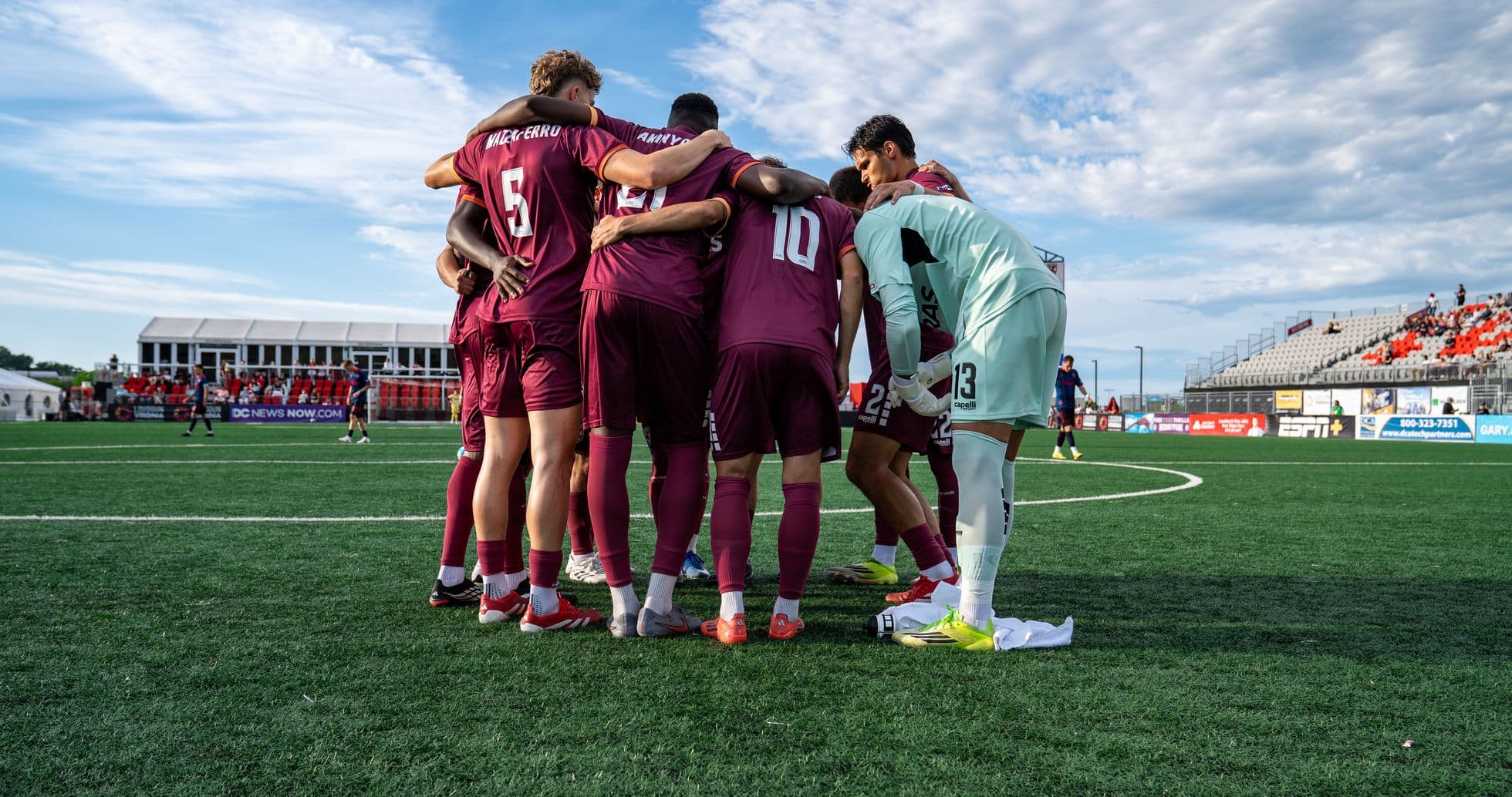 Loudoun United players huddled before match Loudoun United players huddled before match