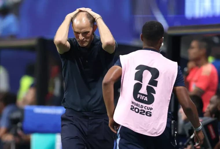 Coach with hands on head during match situation Coach with hands on head during match situation