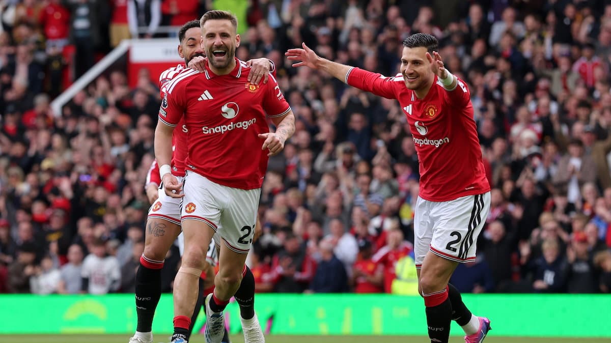 Manchester United players celebrating a goal Manchester United players celebrating a goal