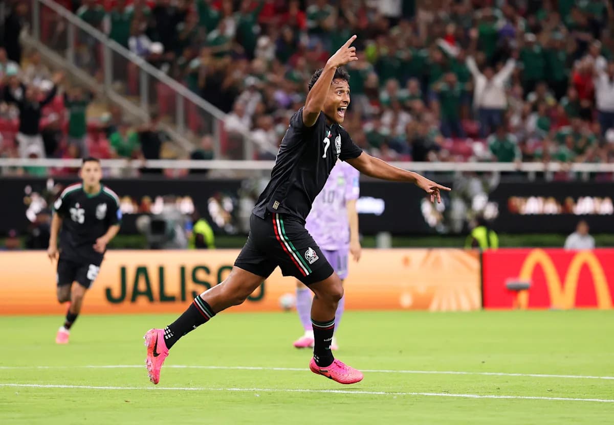 Mexico Tops Group A with 1-0 Win Over South Korea, Advances to World Cup Knockouts Mexico Tops Group A with 1-0 Win Over South Korea, Advances to World Cup Knockouts